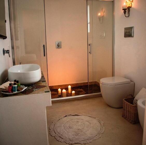 اتاق لوکس با تخت بزرگ, Scilla Maris Charming Suites