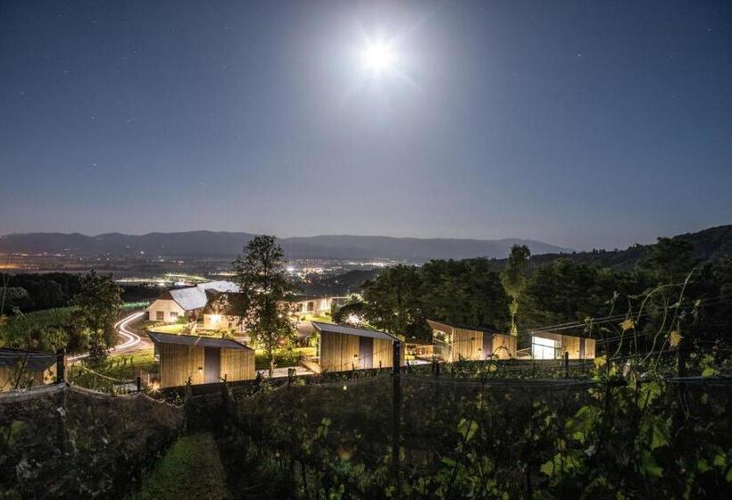 سوییت لوکس, Tri Lučke Hotel & Restaurant