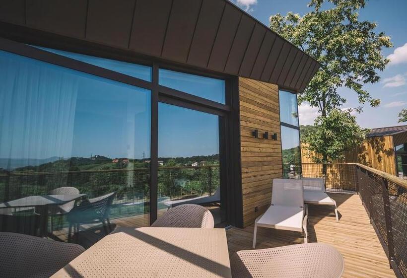 سوییت لوکس, Tri Lučke Hotel & Restaurant