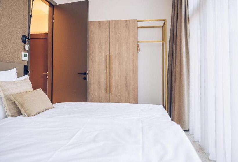 سوییت لوکس, Tri Lučke Hotel & Restaurant
