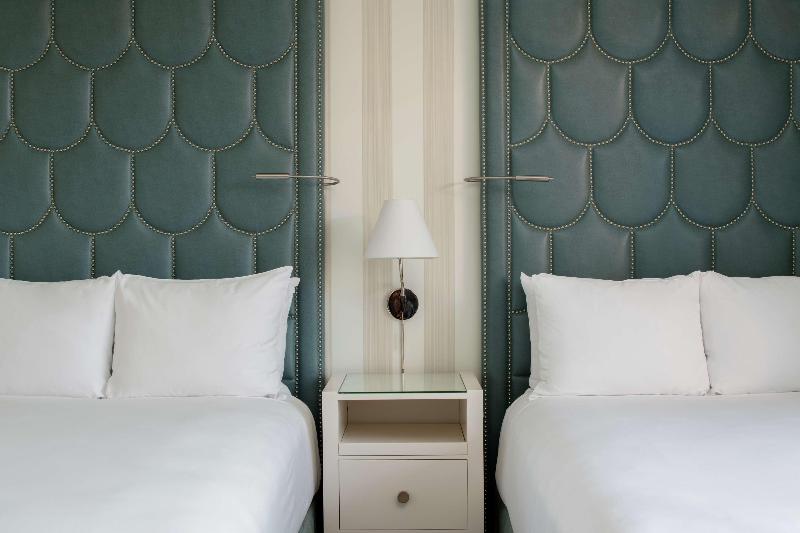 Номер Deluxe, The Beverly Hilton