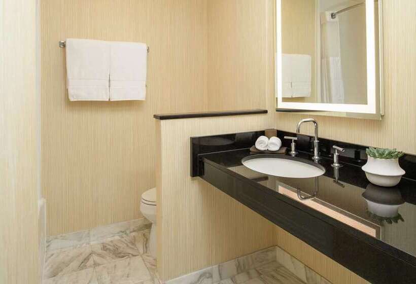 Номер Стандарт 2 Двуспальные Кровати, The Beverly Hilton