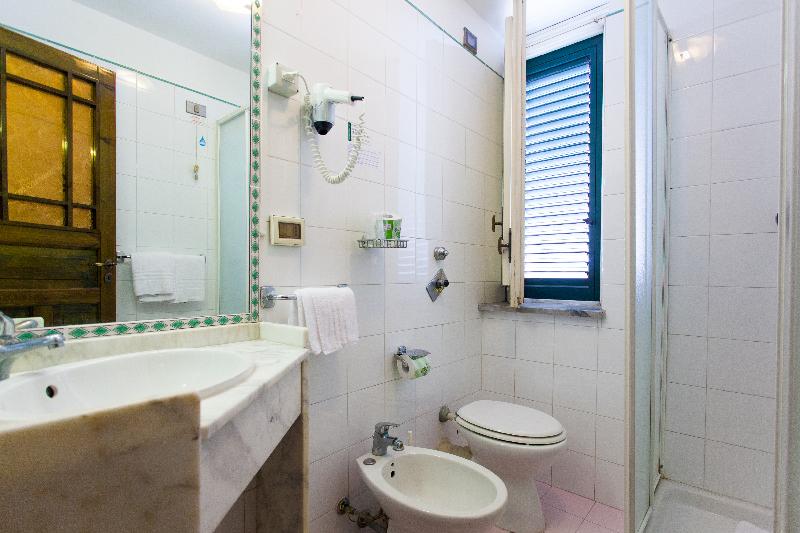 اتاق استاندارد چهار تخته, Villa D Amato