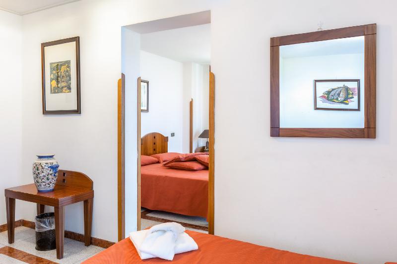 اتاق استاندارد چهار تخته, Villa D Amato