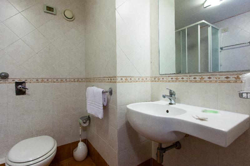 اتاق استاندارد چهار تخته, Villa D Amato