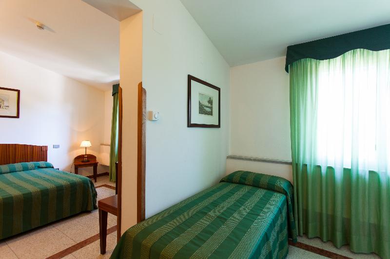 اتاق استاندارد سه نفره, Villa D Amato