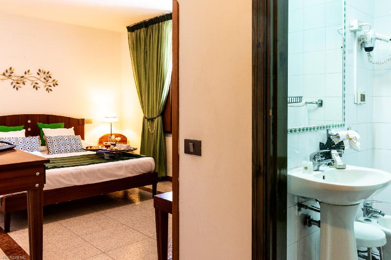 اتاق استاندارد سه نفره, Villa D Amato