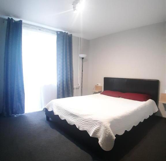 스탠다드 룸 킹사이즈 침대, смарт хаб Apartment In Center