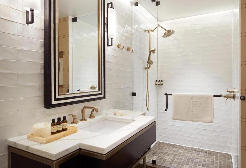 Номер Deluxe Кровать Кинг, The Plaza Hotel Pioneer Park