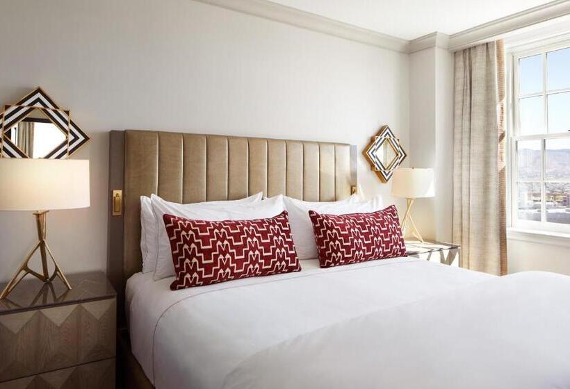 Номер Deluxe, The Plaza Hotel Pioneer Park
