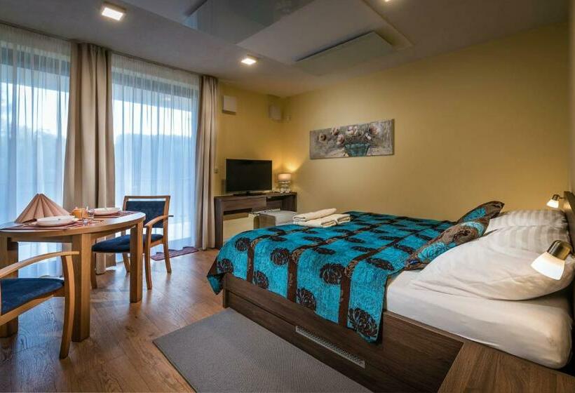 استودیوی استاندارد, Apartmánový Dom Kriváň