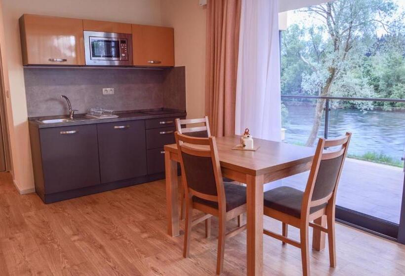 استودیوی استاندارد, Apartmánový Dom Kriváň