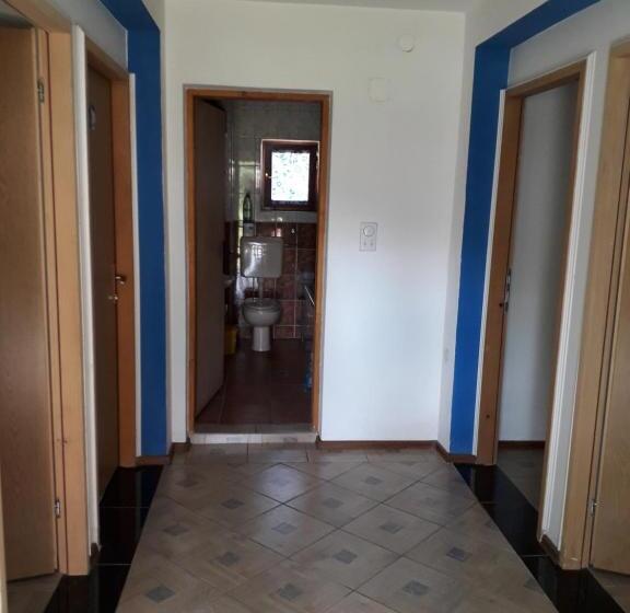 اتاق استاندارد سه نفره, Hostel Topić