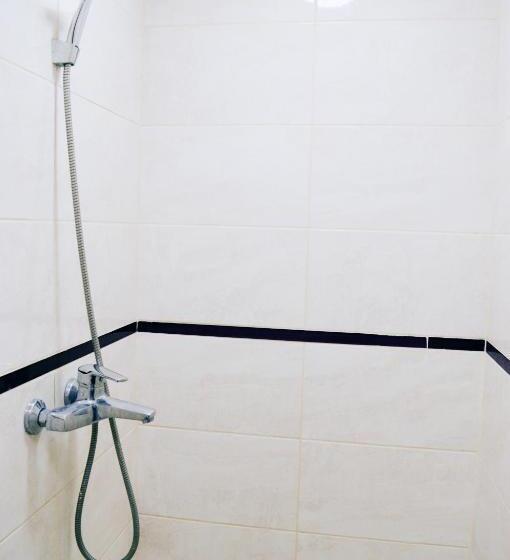 اتاق اکونومی یک تخته, Hostel Train Station