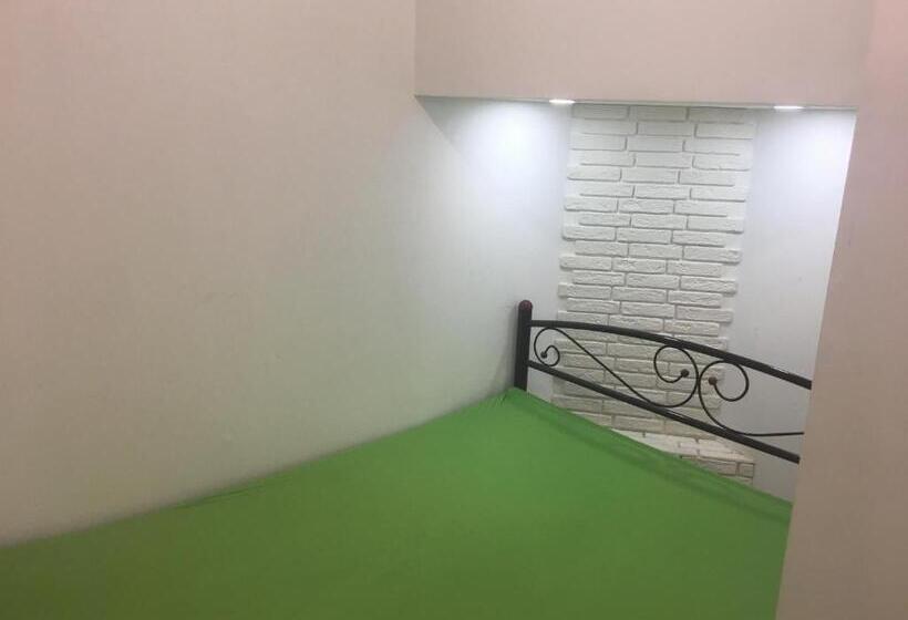 اتاق استاندارد, Hostel Train Station