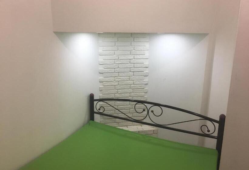 اتاق استاندارد, Hostel Train Station