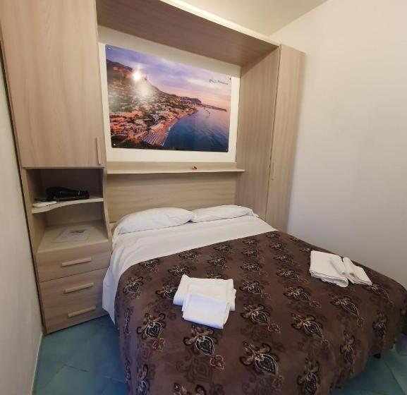 اتاق عادی, Mareluna Ischia