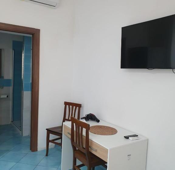 Economy Quadruple Room, Mareluna Ischia