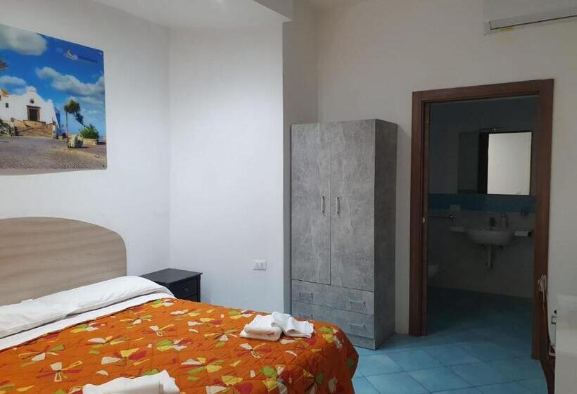 Economy Quadruple Room, Mareluna Ischia