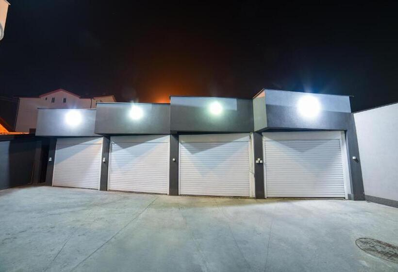 اتاق لوکس سه تخته, Motel Centar
