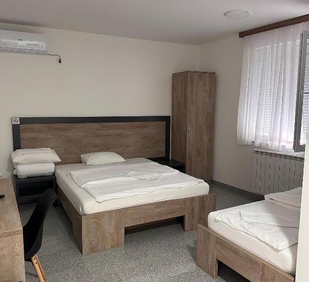 اتاق لوکس سه تخته, Motel Centar