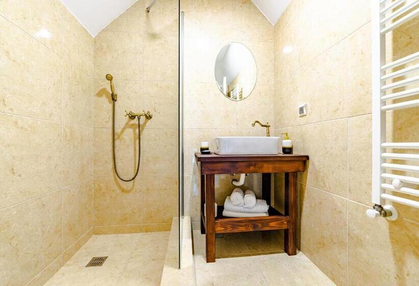 سوییت با چشم‌انداز کوه, Yael Luxury Apartments 3