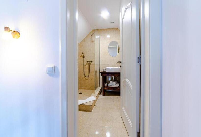 سوییت با چشم‌انداز کوه, Yael Luxury Apartments 3