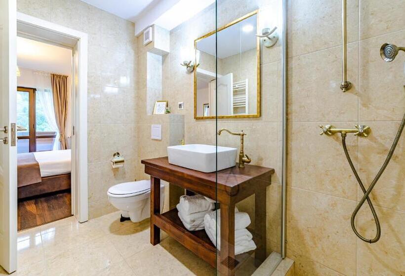 سوییت با چشم‌انداز کوه, Yael Luxury Apartments 3