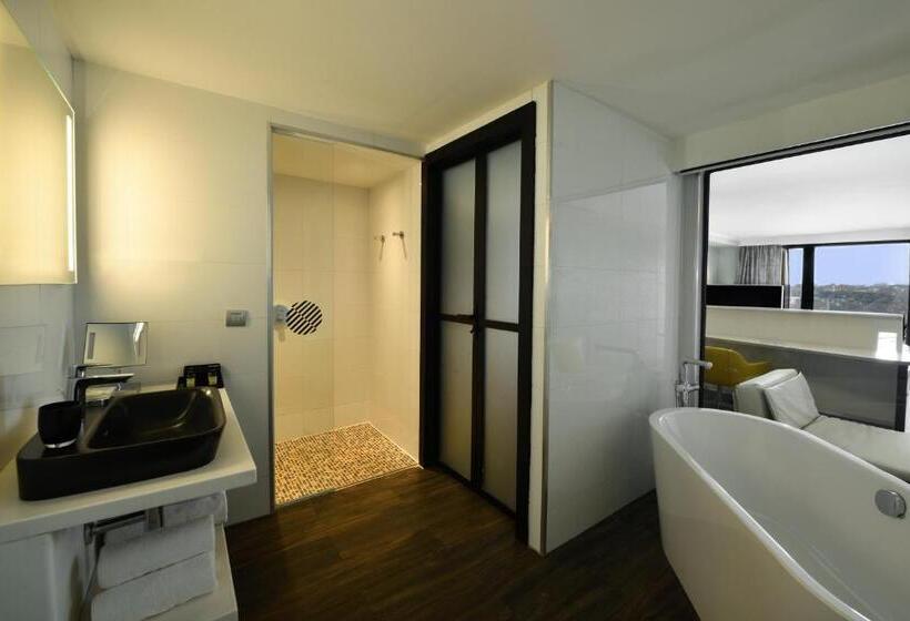 اتاق لوکس با تخت بزرگ, Pullman Abidjan