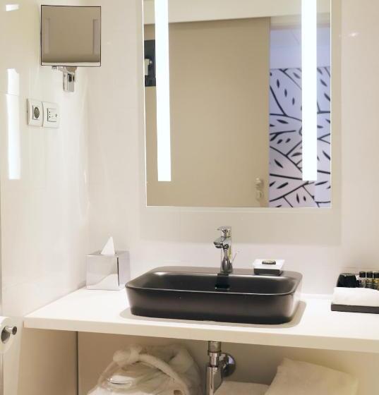 اتاق لوکس با تخت بزرگ, Pullman Abidjan