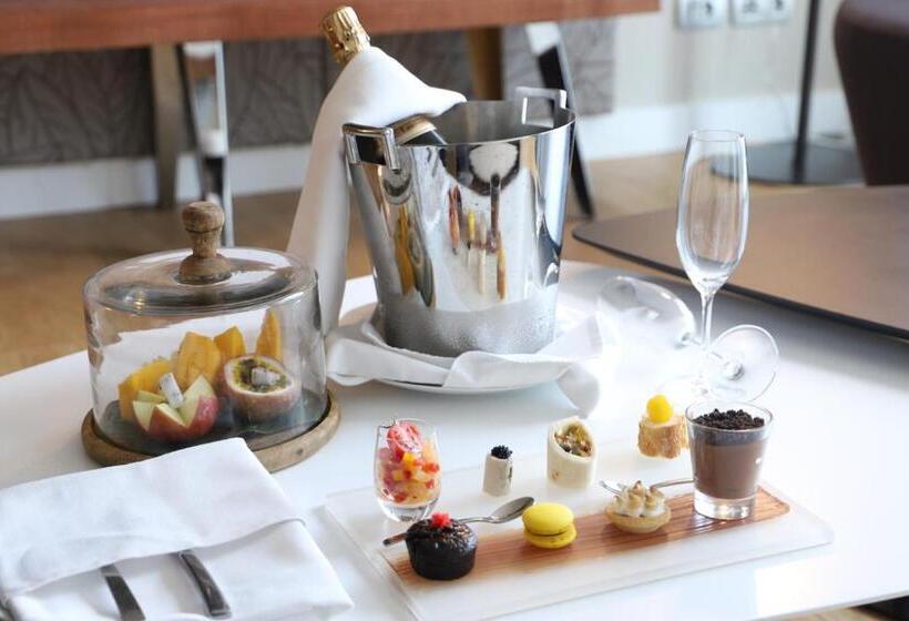 سوئیت جونیور با تخت بزرگ, Pullman Abidjan