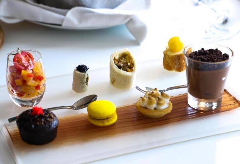 سوئیت جونیور با تخت بزرگ, Pullman Abidjan