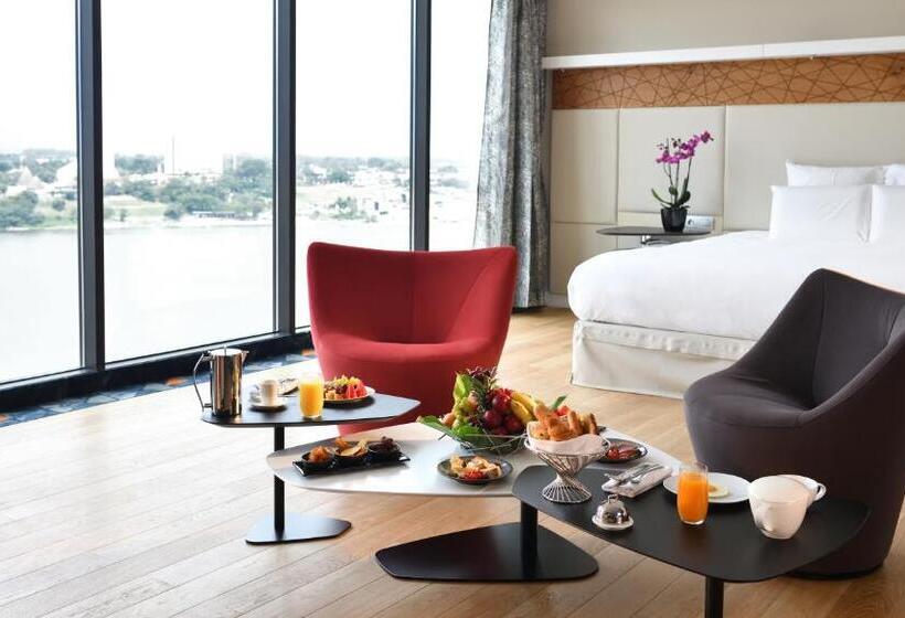 سوئیت جونیور با تخت بزرگ, Pullman Abidjan