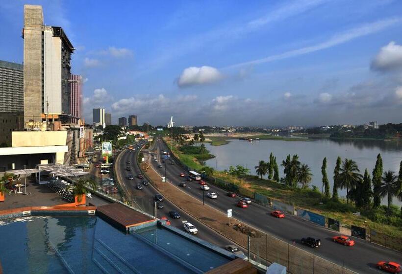 اتاق سوپریور با چشم‌انداز شهر, Pullman Abidjan