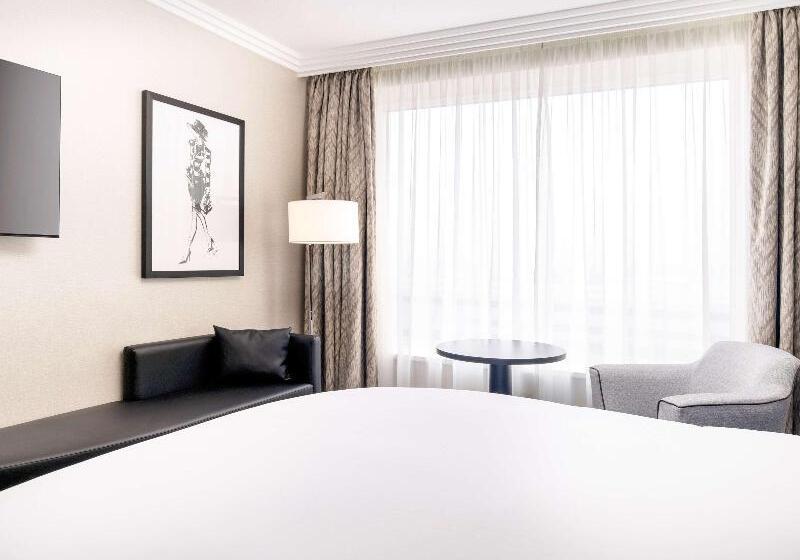 اتاق سوپریور با چشم‌انداز, Sofitel London Gatwick