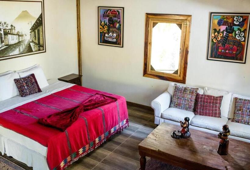 بنجلو عائلى, Pine Ridge Lodge