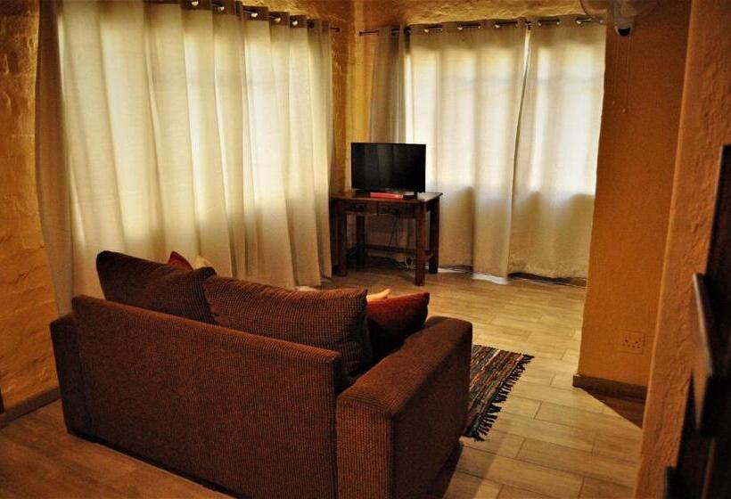 اتاق استاندارد چهار تخته, Flamboyant Guesthouse