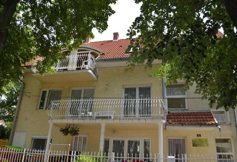 Студио Стандарт с Балконом, Jankó Apartman