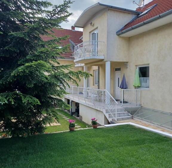 Апартаменты 1 Спальня Нижний Этаж, Jankó Apartman