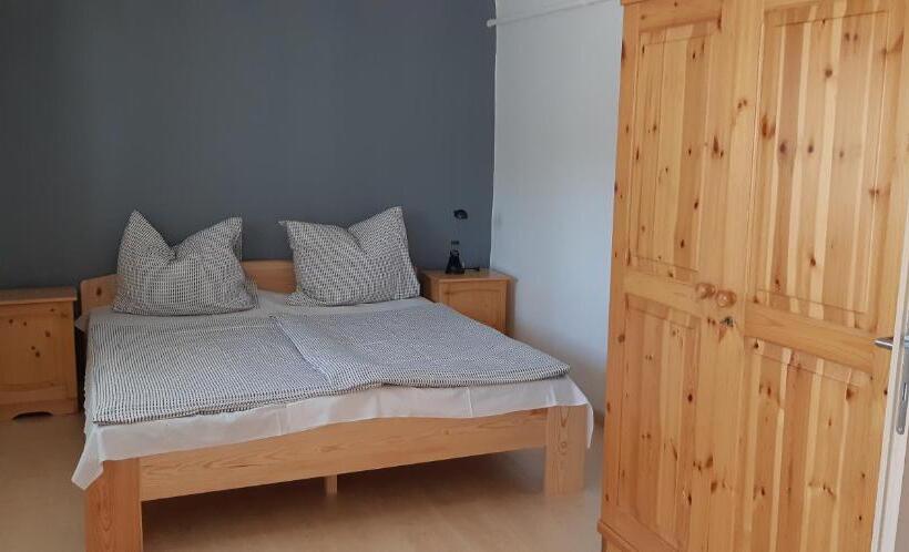 Апартаменты 1 Спальня Нижний Этаж, Jankó Apartman