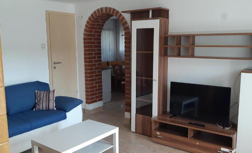 Апартаменты 1 Спальня Нижний Этаж, Jankó Apartman