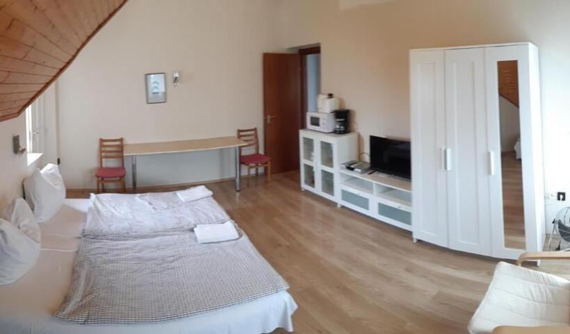 Апартаменты 2 спальни Вид на Бассейн, Jankó Apartman