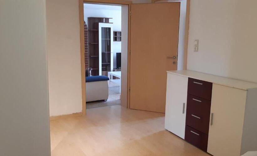 Апартаменты 1 Спальня Нижний Этаж, Jankó Apartman