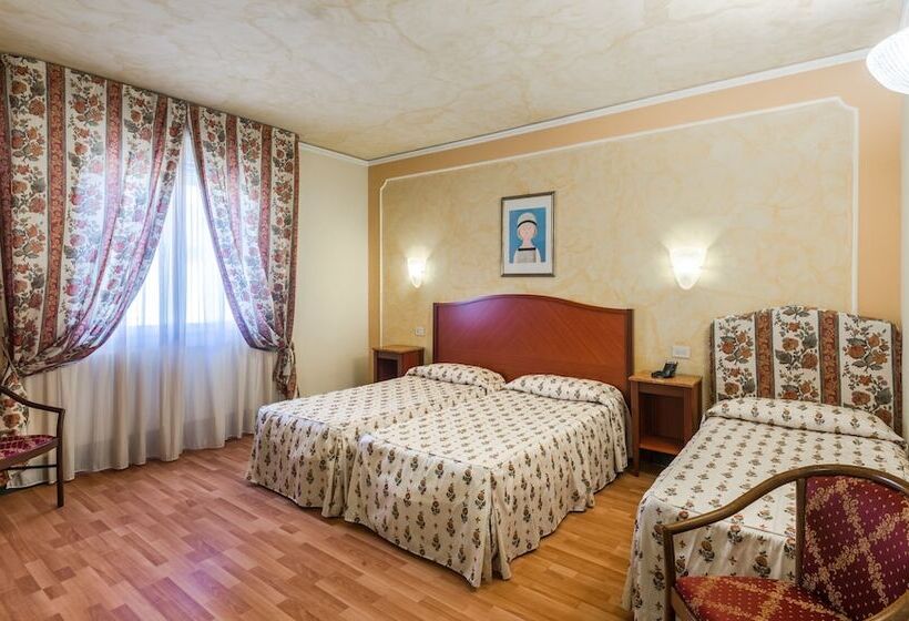Номер Стандарт Трехместный, Minerva Palace