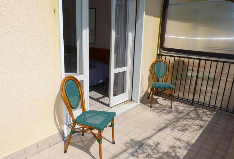 Номер Стандарт Трехместный, Le Colline Del Garda