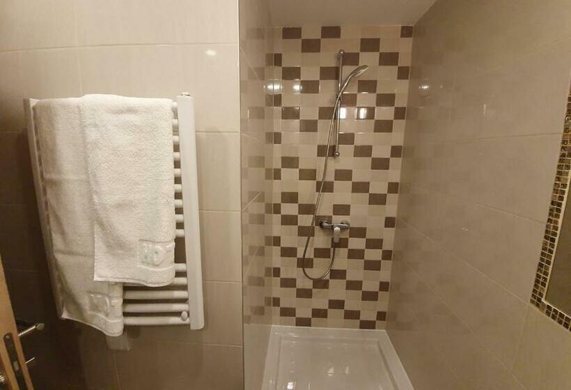 اتاق اکونومی, Premium Crown Suites
