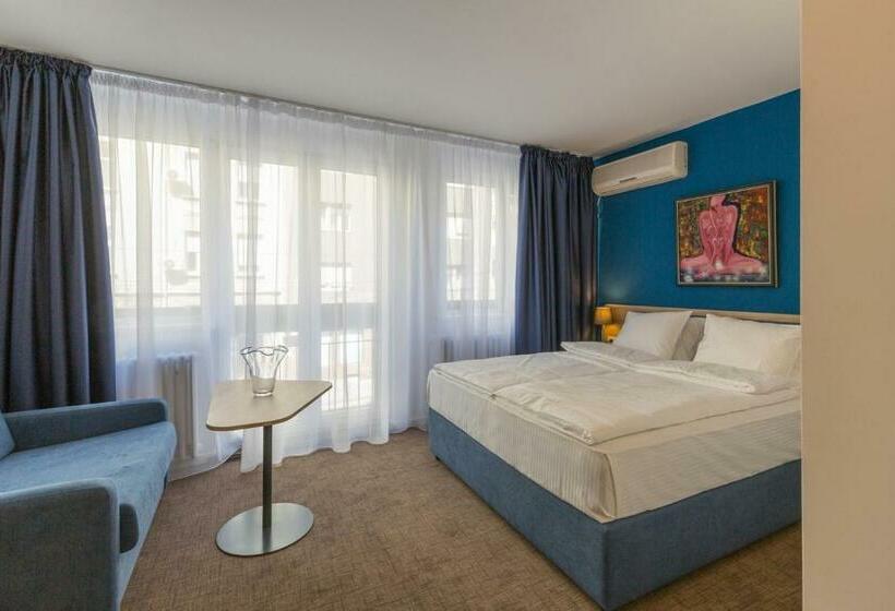 اتاق استاندارد با بالکن, Premium Crown Suites