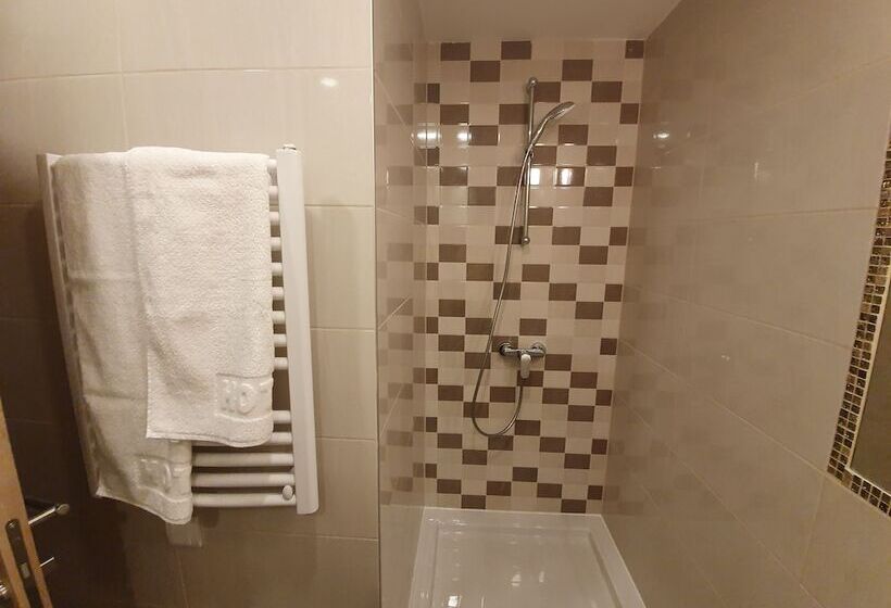 اتاق اکونومی, Premium Crown Suites