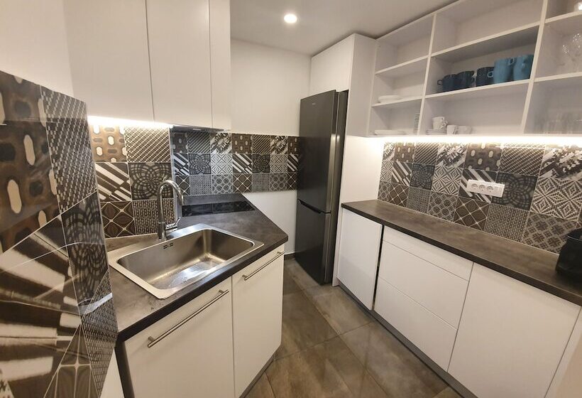 اتاق اکونومی, Premium Crown Suites