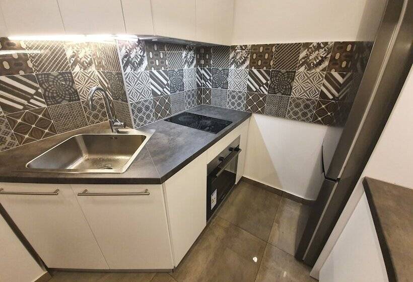 اتاق اکونومی, Premium Crown Suites